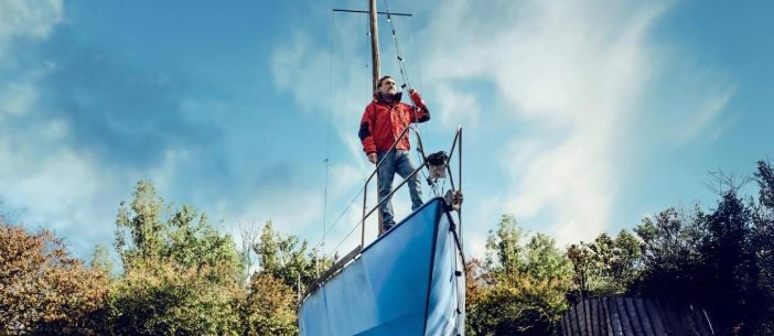 Ciné-Club: La Vallée des Fous / Sailing Home